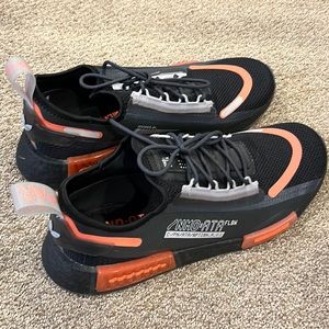 Mens 9.5 Adidas shoe